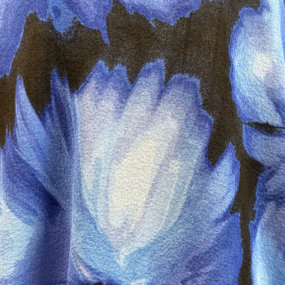 Simply Vera Vera Wang Black and Blue Floral Blouse - Picture 6 of 10